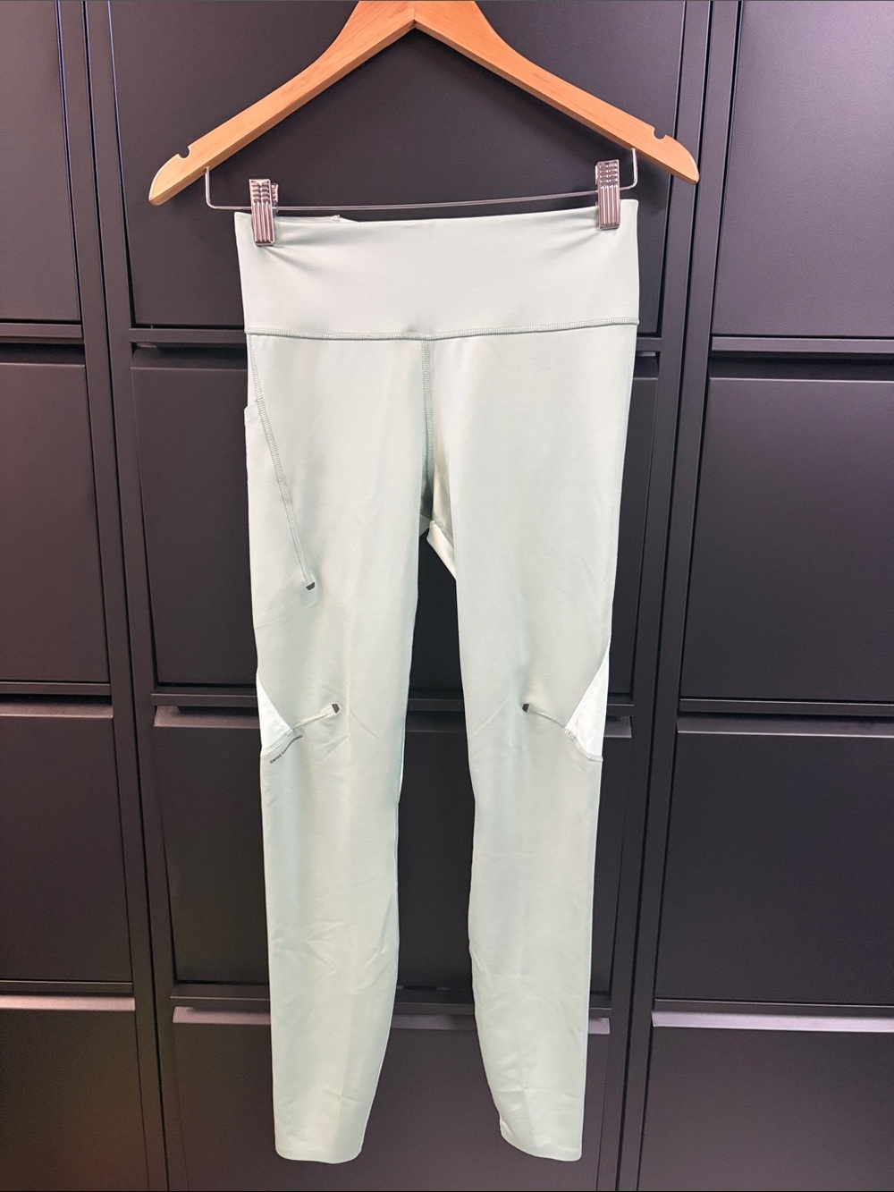 On Running women’s Sage Green High-Rise Pocket Leggings
